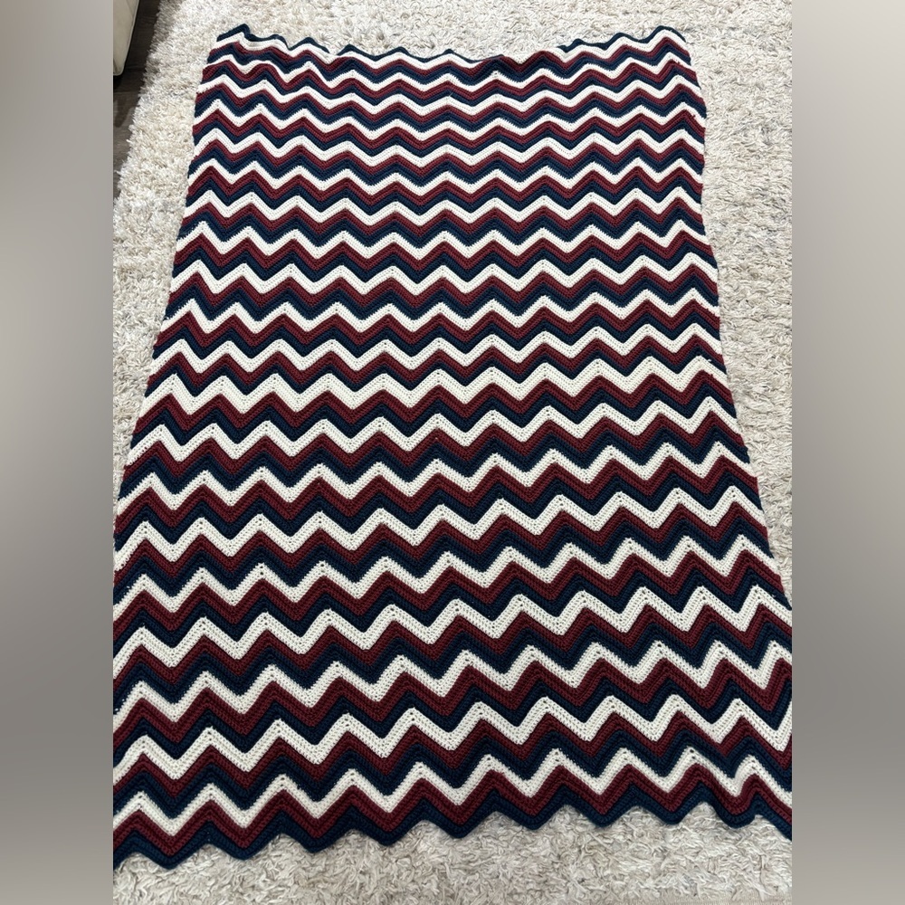 Vintage Handcrafted Chevron Pattern Throw Blanket 70” by 46”